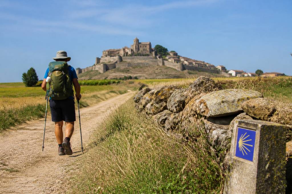 Les chemins de Saint-Jacques en Occitanie : itinéraires, patrimoine et retombées pour le tourisme local
